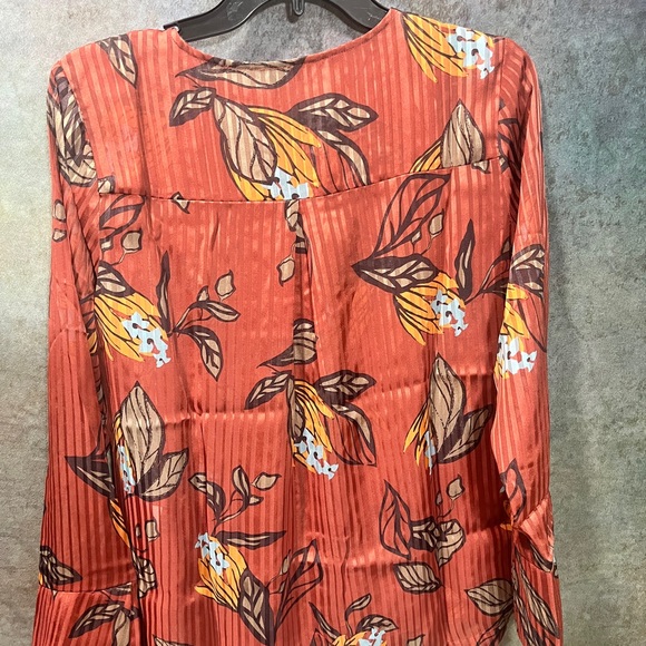 Brand new! G by Giuliana beautiful shirt.